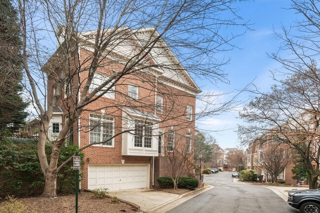 Building Photo - 4620 Knight Pl