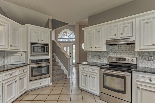 Building Photo - 13707 Fountainview Dr