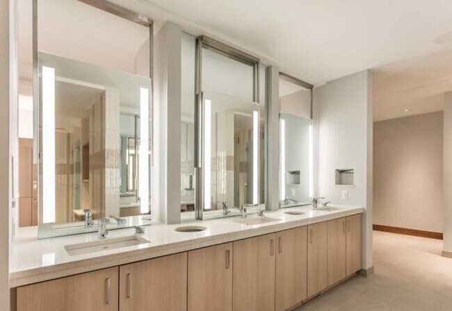 Building Photo - 2 bedroom in Dallas TX 75206