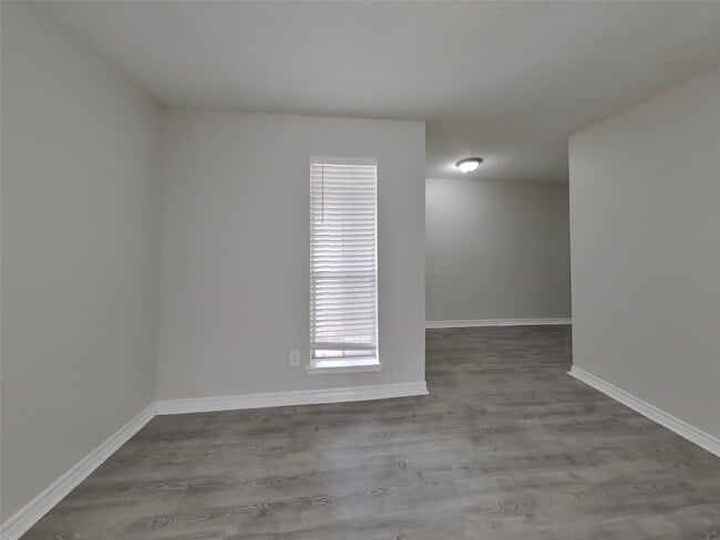 Building Photo - 5519 Bridgegate Dr