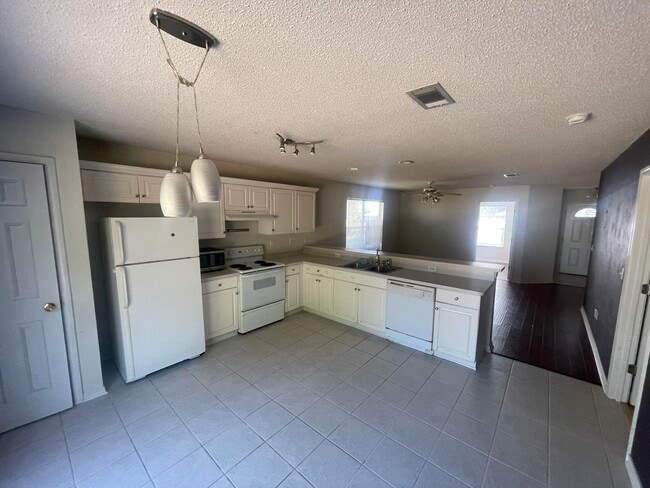 Building Photo - 106 Louise Dr
