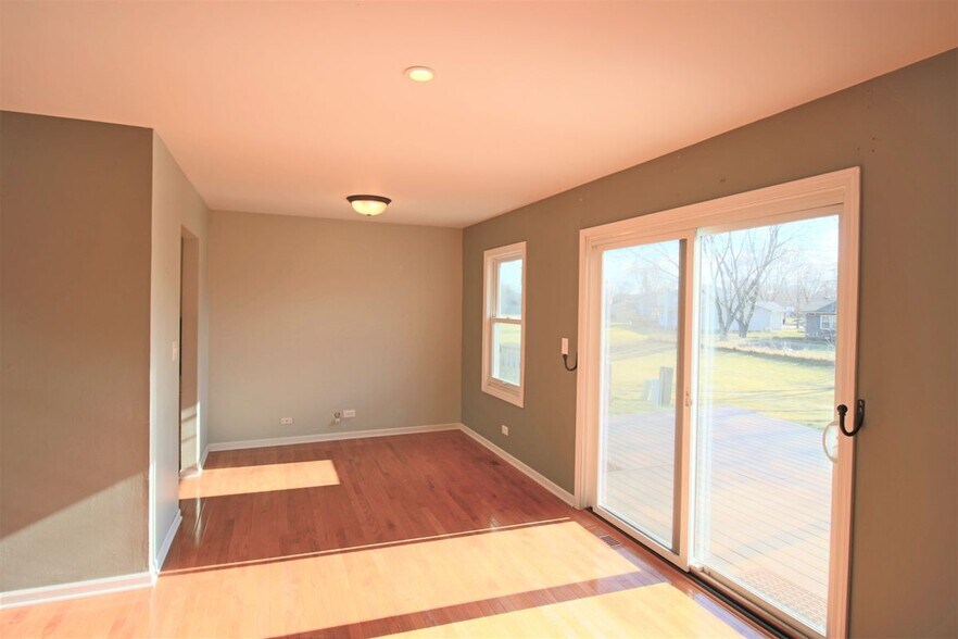 Building Photo - 2373 Crescent Ln S