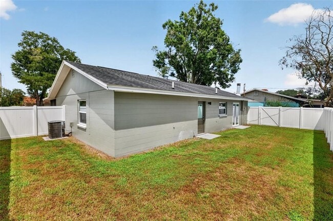 Building Photo - 3701 Feather Dr