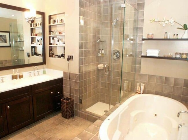 Building Photo - Beautiful Home in the Coveted Gated Community of Hillandale