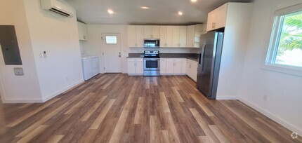 Building Photo - Spacious 2 bed, 1 bath upgraded unit in Ka...