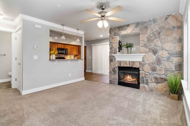 Building Photo - 2 bedroom Townhome