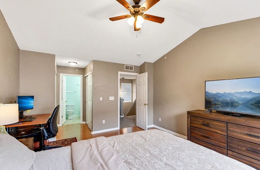 Building Photo - 5100 Holly Ln N