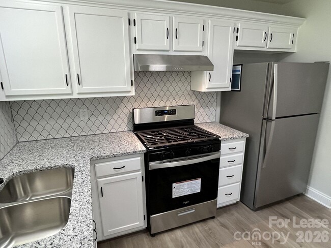 Building Photo - 5637 Hedgecrest Pl