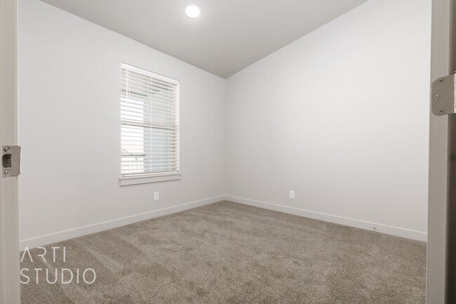 Building Photo - Brand New  2 Bedroom, 1 Bathroom Condo in Red Vista Condominiums