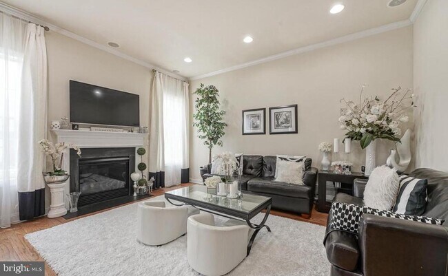 Building Photo - 4204 Lexington Ct