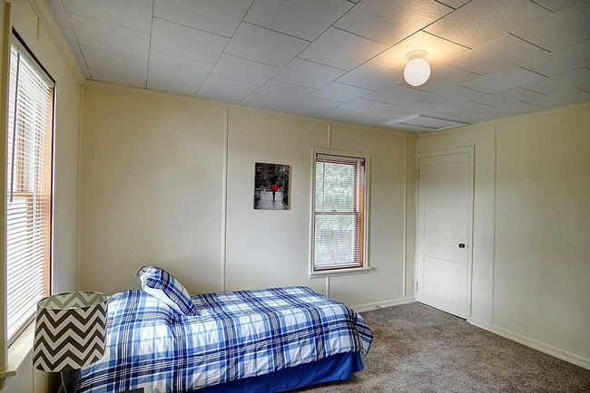 Building Photo - Renovated Farmhouse on Over 2 Acres – Waynesville Schools