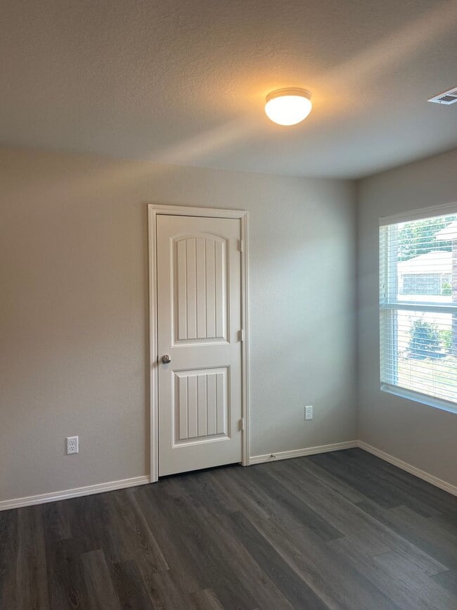 Building Photo - *Pre-leasing* Four Bedroom | Two Bath Home...