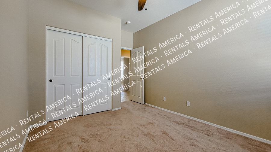 Building Photo - 12512 W Glenrosa Dr