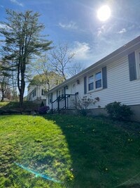 Building Photo - 15 Rocky Hill Rd