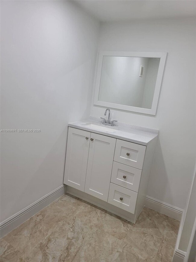 Building Photo - 9373 Fontainebleau Blvd