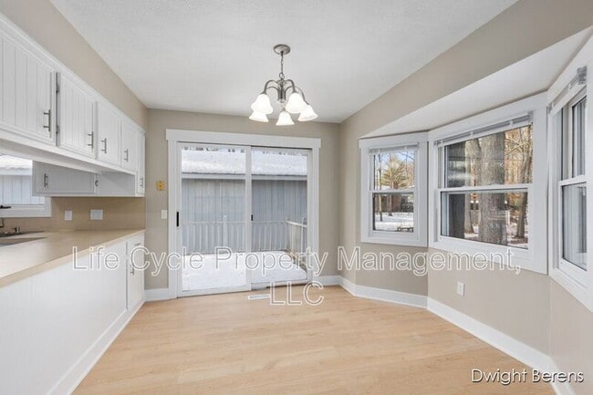 Building Photo - 7331 48th Ave