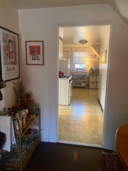 Building Photo - 2222 W Dickens Ave