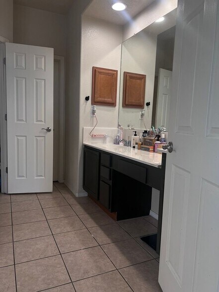 Building Photo - 41 Willow Trace Ct