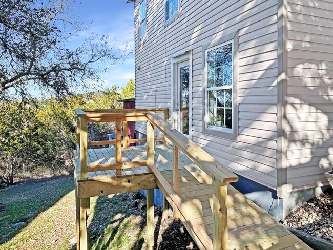 Building Photo - 1 Bedroom - Downstairs Duplex in Canyon Lake - Hill Country Views