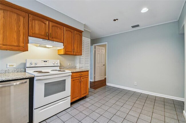Building Photo - 751 Southwest Boulevard N