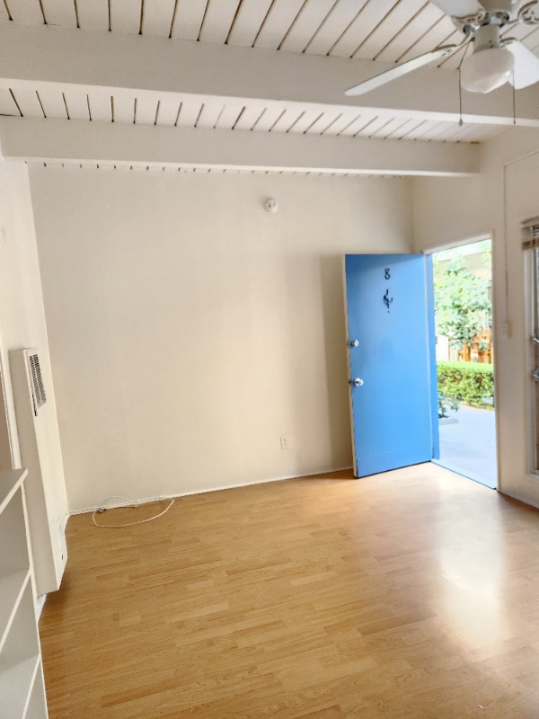 Building Photo - 1909 Beachwood Dr