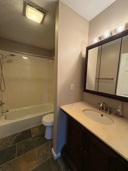 Building Photo - 331 Saint Andrews Dr