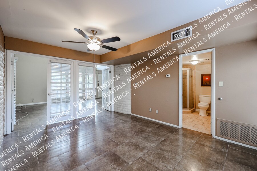 Building Photo - 4820 N Woodmere Fairway
