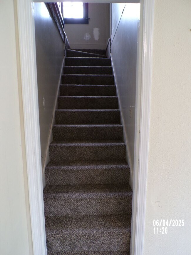 Building Photo - 4 bed 2 bath home for rent * $250.00 off 1ST month rent!!!