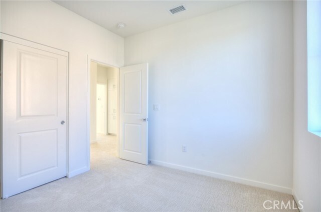 Building Photo - 5999 Huntington Dr