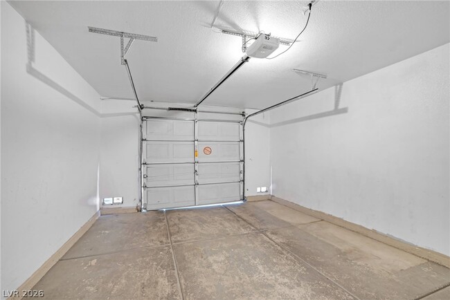 Building Photo - 555 Roxella Ln