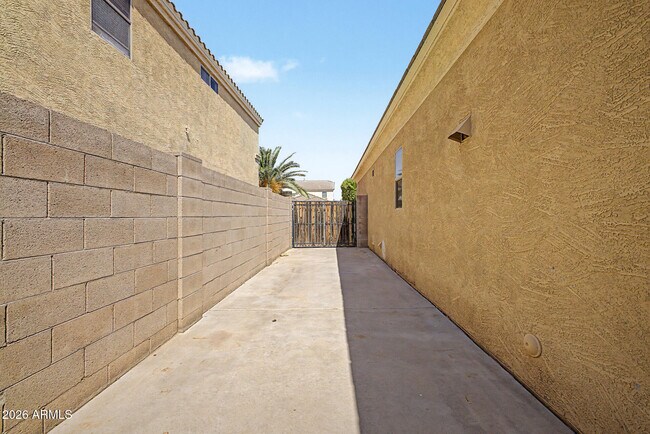 Building Photo - 12929 W Vista Paseo Dr