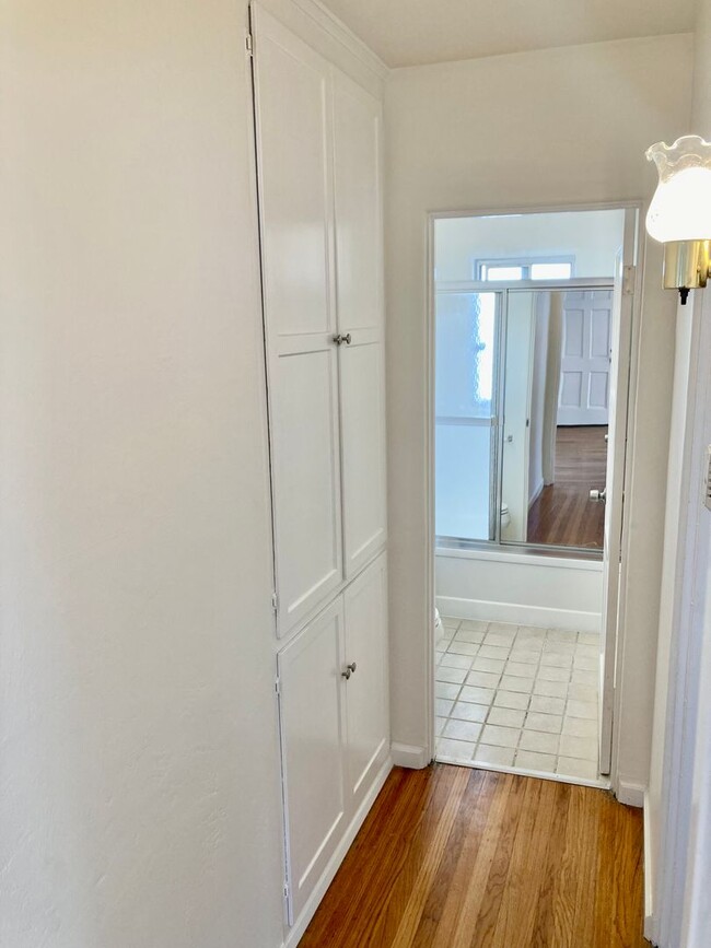 Building Photo - 1 Bedroom 1 Bath Hillcrest/ Bankers Hill