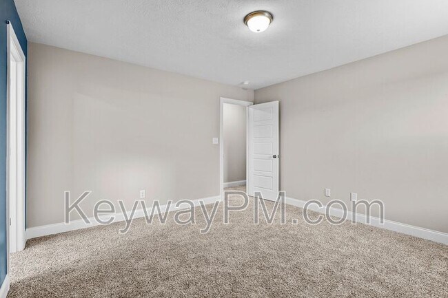 Building Photo - 5921 Big Pond Trl