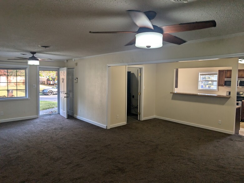 Building Photo - 645 Bottino Ln