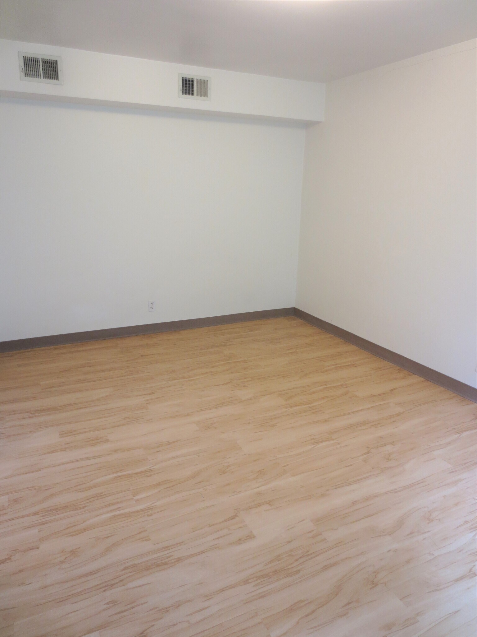 Building Photo - 5712 Phillips Ave