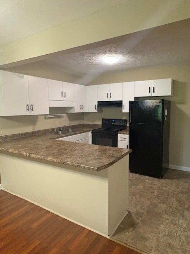 Building Photo - 3 bed, 2 bath condo COMING SOON