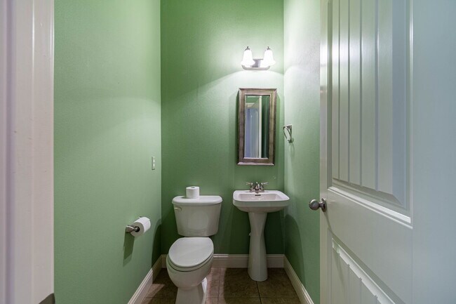 Building Photo - Charming 3-Bedroom Home with 2 Full Baths & 1,750 Sq. Ft. of Comfort in Fayetteville!