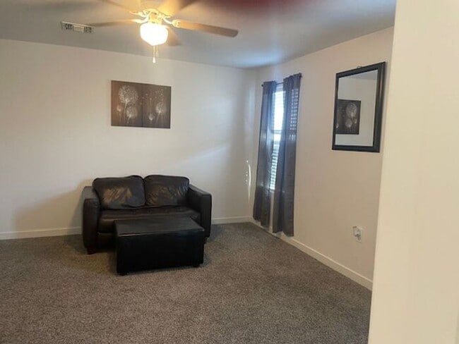 Building Photo - Large spacious 4 bedroom home located in cul de sac