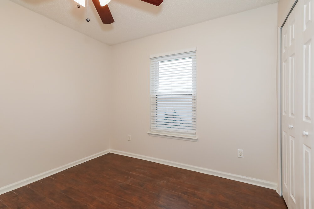 Building Photo - 14444 Woodfield Cir N