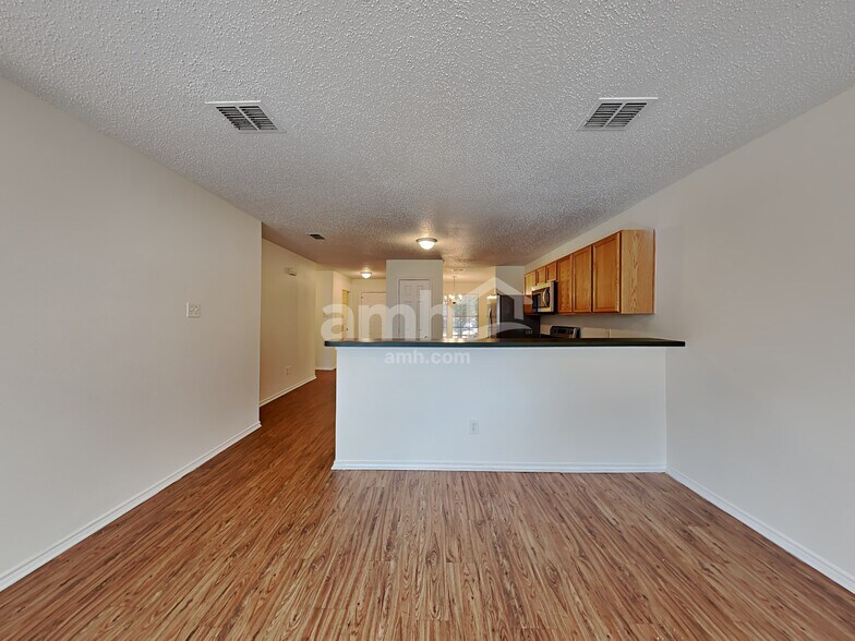 Building Photo - 1020 Chelsea Ln
