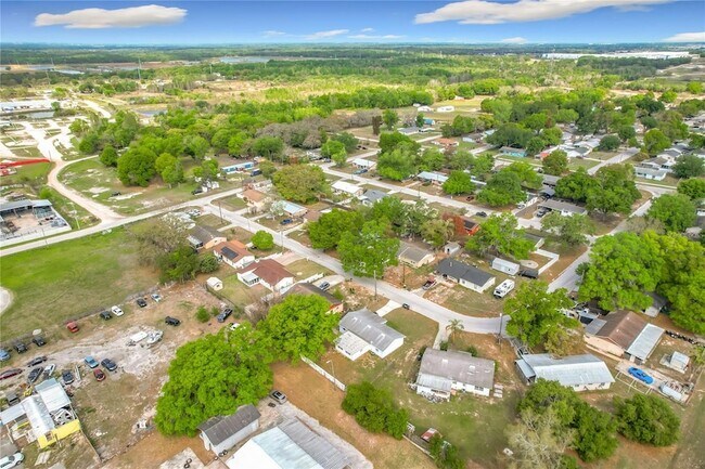 Building Photo - 201 Valencia Dr