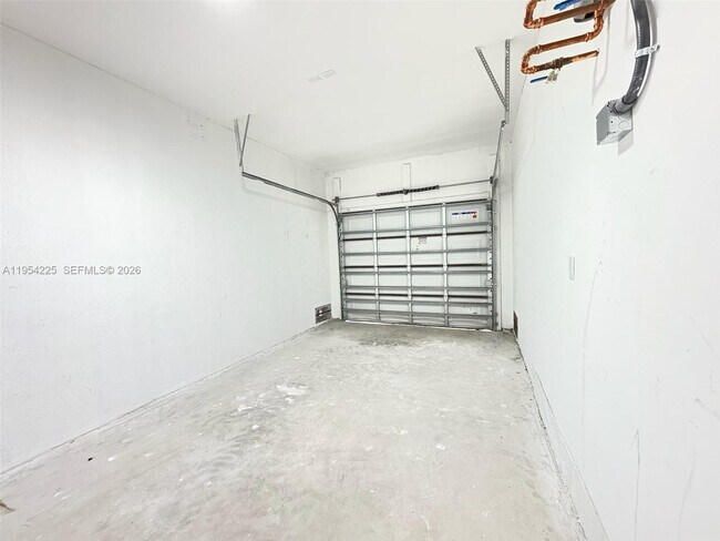 Building Photo - 2518 NW 9th Pl