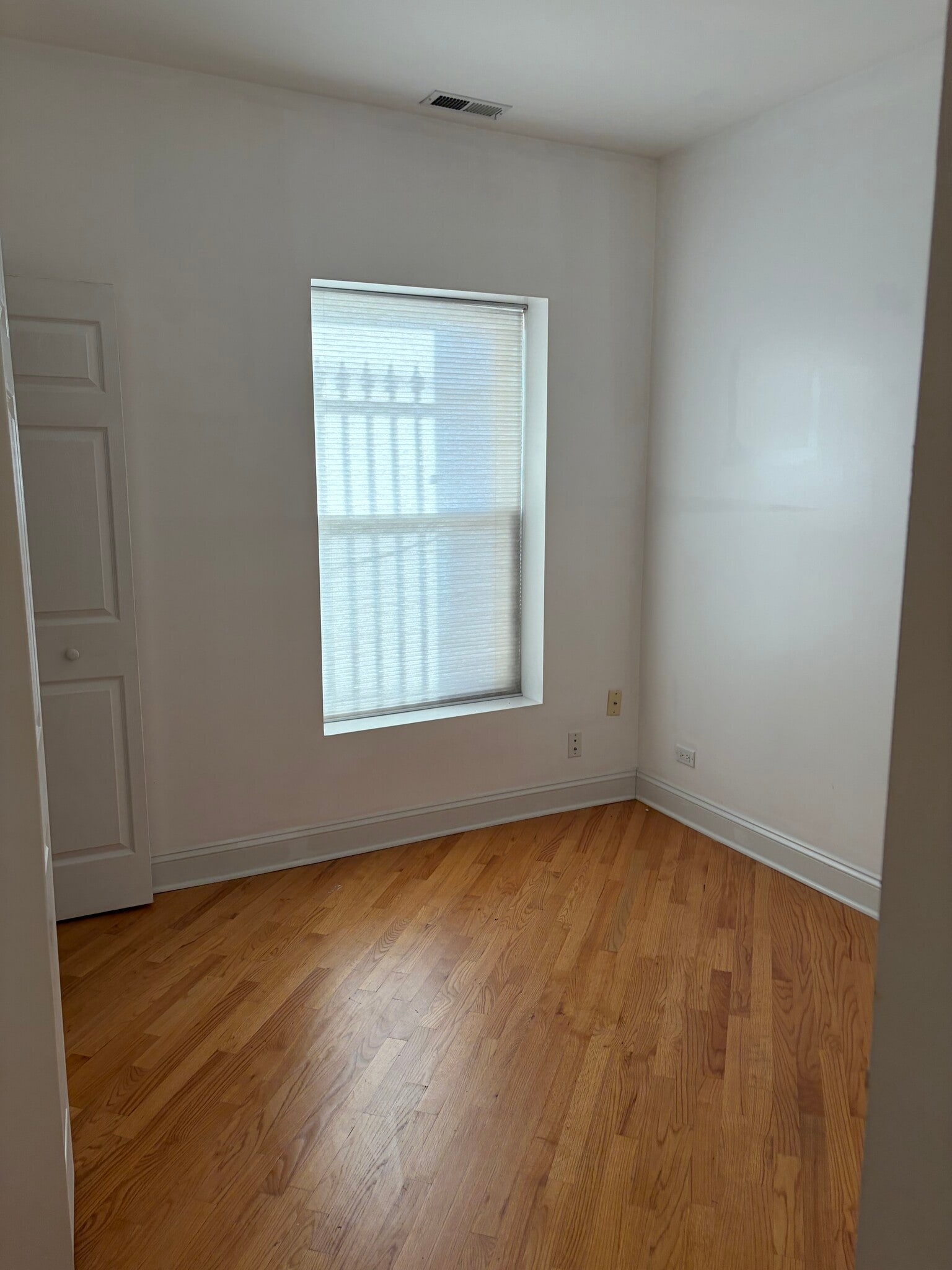 Building Photo - 7726 N Paulina St #1