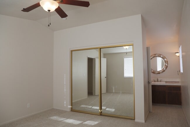 Building Photo - 2340 Eastwood Dr