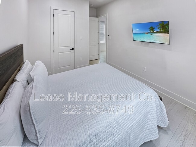 Building Photo - 1937 Iberville St