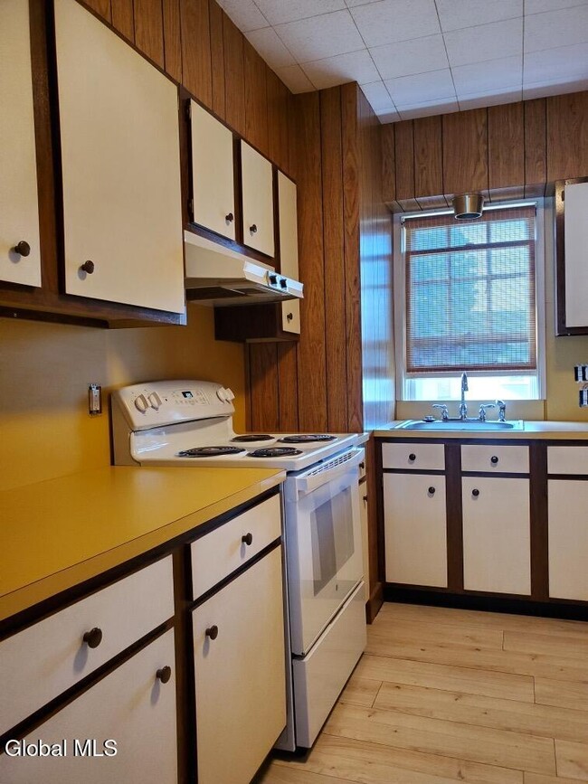 Building Photo - 1058 Washington Ave