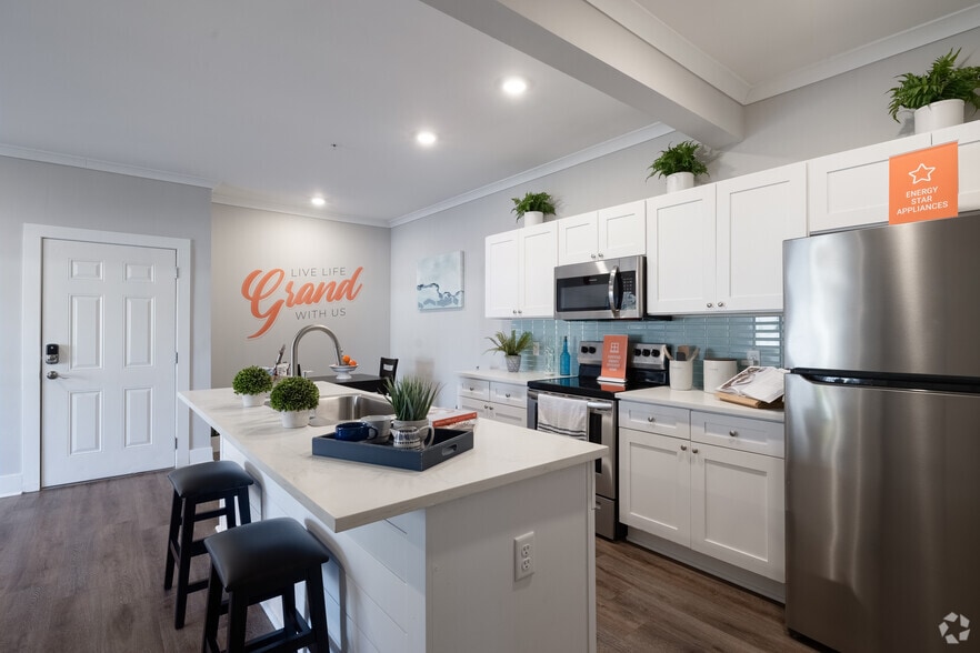 Primary Photo - Pointe Grand Savannah