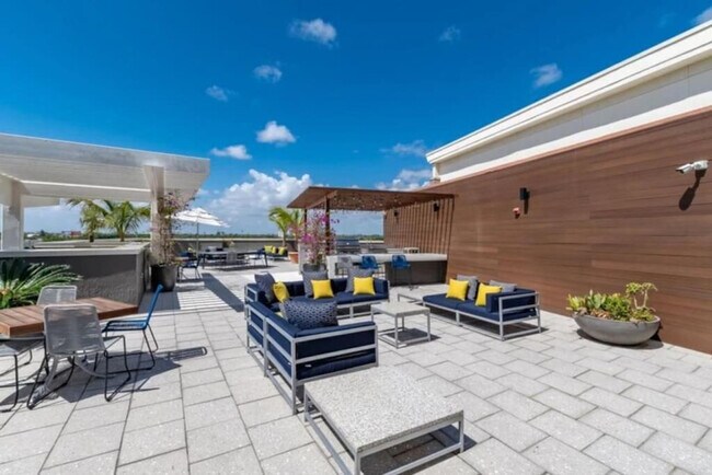 Building Photo - 139 NE 32nd St