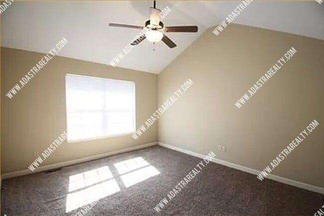 Building Photo - Spacious 3 Bedroom Townhome in Platte City...
