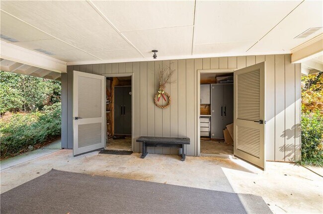 Building Photo - 465 Eastland Dr